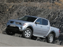 Фото Mitsubishi L200  №1